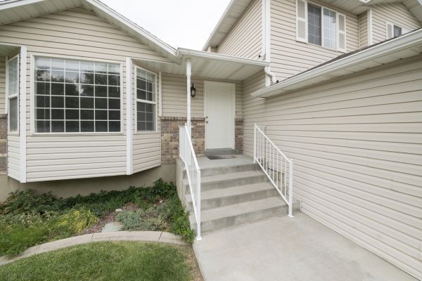 Cost of White Vinyl Siding Replacement in Mckinney